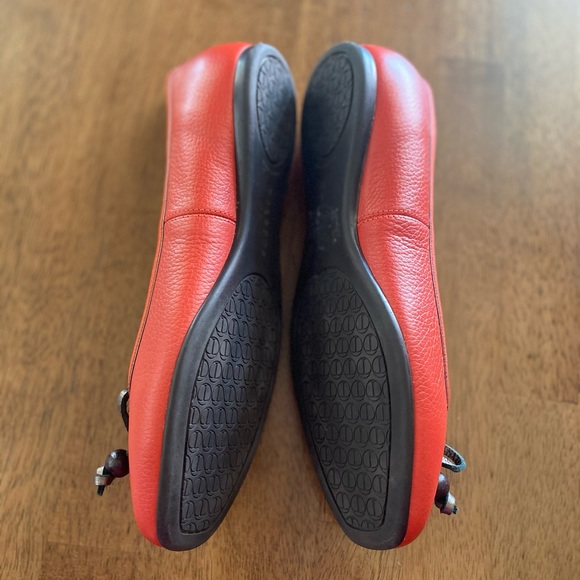 Talbots shoes. EUC. Size 6.5. Made with genuine Leather in Brazil - Picture 2 of 3